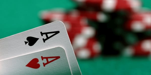 Cómo jugar Ultimate Texas Hold 'em Online